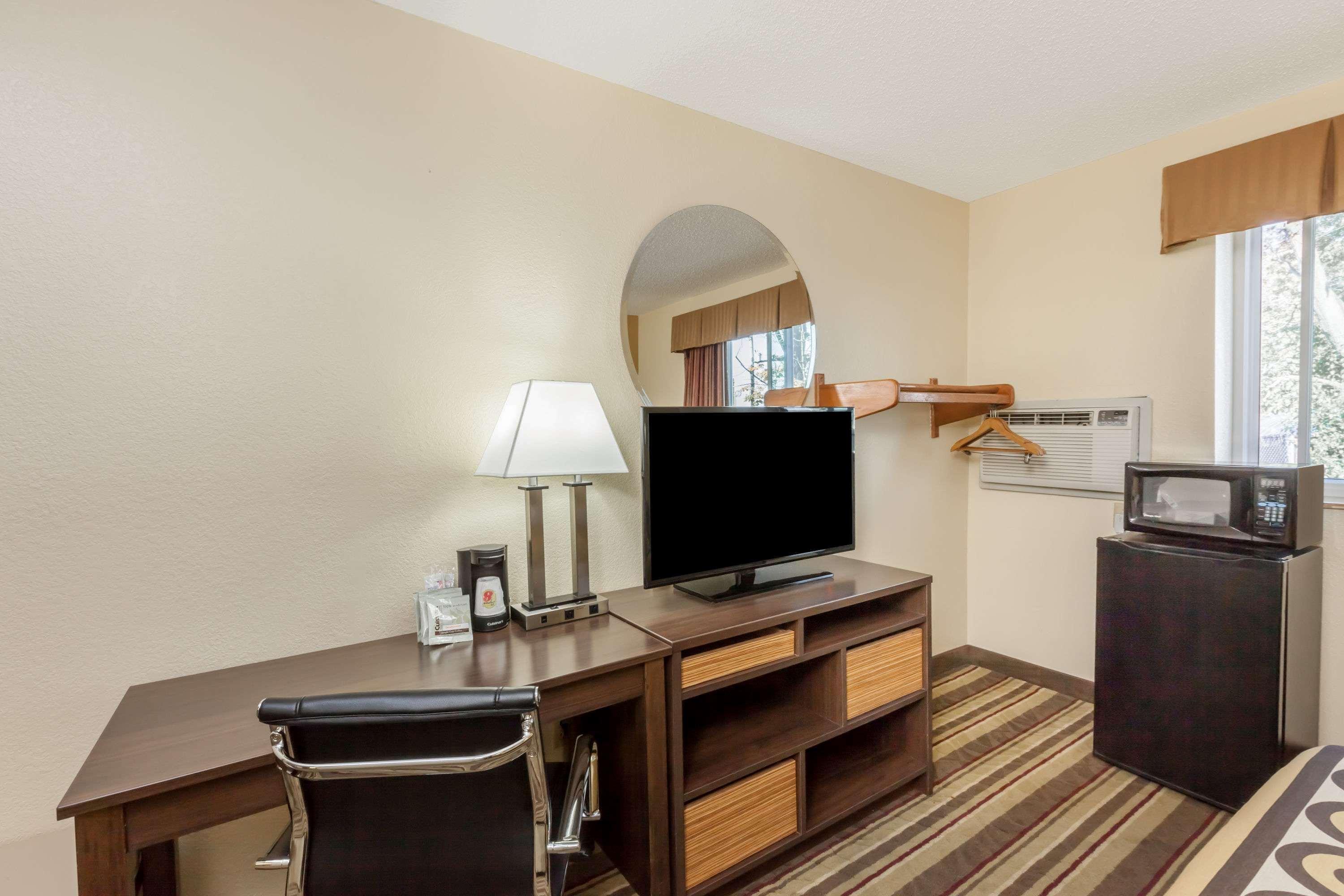 Отель Super 8 By Wyndham Latham - Albany Airport Экстерьер фото